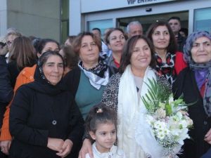 Selvi Kılıçdaroğlu Patlamada Yaralanan Genci Ziyaret Etti