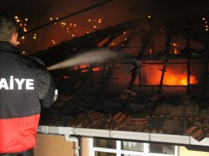 Buzdolabından Çıkan Yangın Evi Kül Etti: 1 Ölü, 1 Yaralı