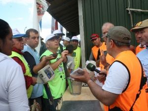 Amatör Balıkçılar En Büyük Balığı Tutmak İçin Yarıştı