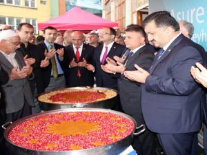 Cumhurbaşkanlığı Tarafından Rize'de Aşure Dağıtıldı