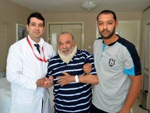 Tekerlekli Sandalyeyle Geldiği Türkiye’den Yürüyerek Ayrıldı