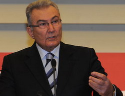"Başbakan oyun oynadı"