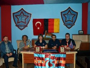 Trabzonspor Taraftarı Alman Çiftten Trabzon Akut’a Destek