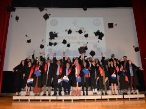 Sağlık Öğrencileri Diplomalarına Kavuştu