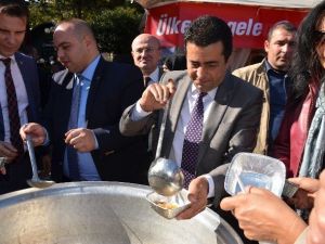 Zırhlıoğlu Aşure Dağıttı