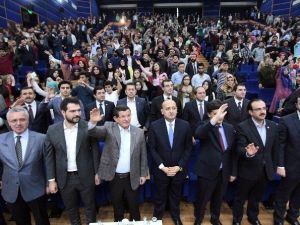 Başbakan Davutoğlu, Gençlerle Buluştu