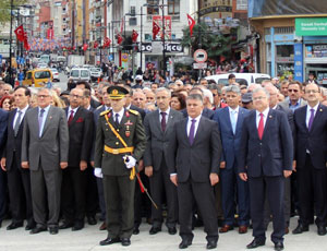 Rize’de 29 Ekim Cumhuriyet Bayramı Dolayısı İle Atatürk Anıtı’na Çelenk Bırakıldı