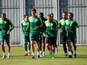 Bursaspor Cumhuriyet Bayramı İçin Dev Türk Bayrağı Açtı