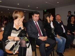 Demirtaş: “Senin Gibi Yaşayacağımıza Özgürlüğüne Düşkün Bir Kadın Gibi Saniyede Canımızı Veririz”