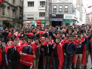 Ak Partili Gençler "Cumhuriyet" İçin Yürüdü
