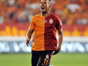 Muslera Ve Podolskı Formayı Bırakmadı