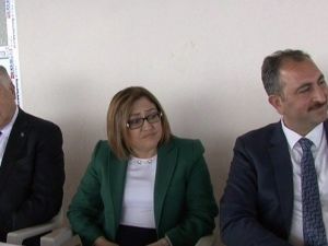 Fatma Şahin’i Duygulandıran Şiir