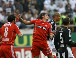 Kartal topuktan vuruldu!