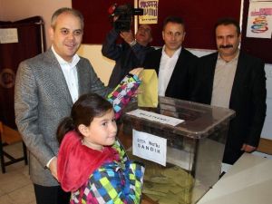 Bakan Kılıç, Oyunu 8 Yaşındaki Kızı İle Birlikte Kullandı