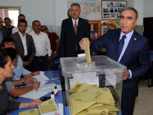 Mhp’li Öztürk Oyunu Kullandı