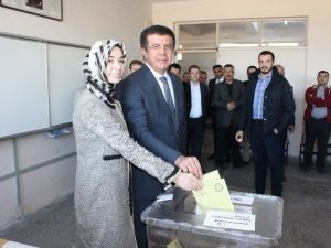 Bakan Zeybekci Oyunu Denizli’de Kullandı