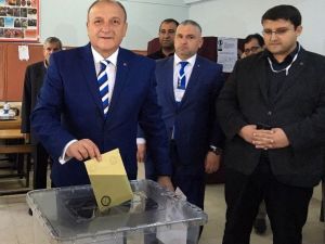 Mhp’li Oktay Vural Oyunu Kullandı