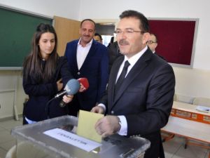İçişleri Bakanı Altınok Oyunu Kullandı