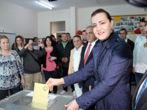 Ak Partili Hotar’dan “Balkon” Göndermesi