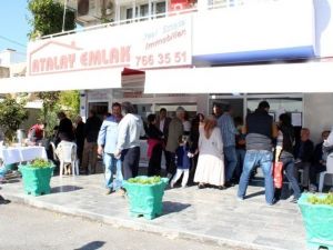 Oylarını Emlakçıda Kullandılar