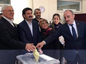 Ak Parti Genel Başkan Yardımcısı Ayhan Sefer Üstün Oyunu Kullandı