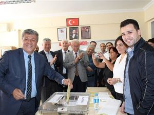 Balbay: “Her Oy Bir Çividir, Kullanılmayan Oy Demokrasinin Çivisini Çıkarır”