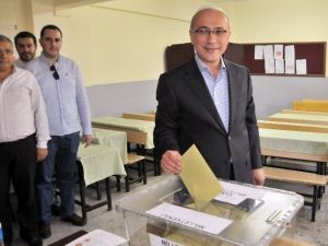 Eski Bakan Elvan Oyunu Mersin’de Kullandı
