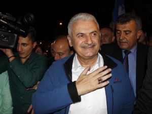 Ak Parti İzmir’de Baklavalı Kutlama