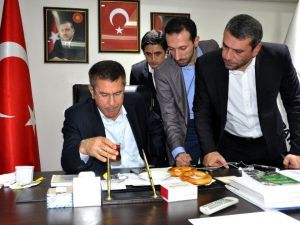 Nurettin Canikli Çay, Simit Ve Peynir İle Seçim Sonuçlarını Takip Etti