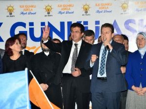 Bakan Zeybekci, Ak Parti’nin Zaferini Zeybek Oynayarak Kutladı