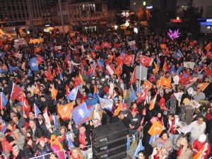 Ak Parti Balıkesir’de Zaferini Kutladı