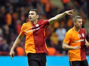 Galatasaray’da Selçuk Ve Burak Kart Sınırında