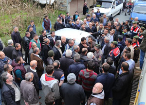 Rize'de Trafik Kazalarını Protesto İçin Yol Kapattılar