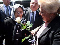 Haberal'ın annesi, 'Yılın Annesi' seçildi