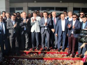 Antalya’da Çavuşoğlu’na Coşkulu Karşılama
