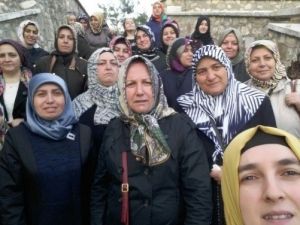 Ak Kadınlar Şeyh Edebali Türbesi’nde Şükür Namazı Kılıp, Dua Etti