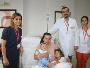 Bebekten Anneye ‘Taş’ Hediyesi