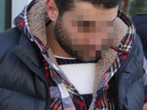 Bakışma Yüzünden 3 Yerinden Bıçakladı