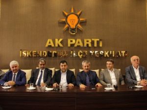 Ak Parti Hatay Milletvekilleri İskenderun İlçe Teşkilatını Ziyaret Ettiler