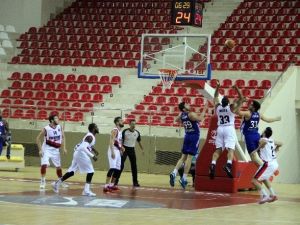 Eskişehir Basket Evinde Esiyor