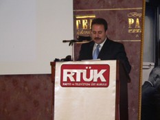Türkiye'de en çok kadınlar TV izliyor