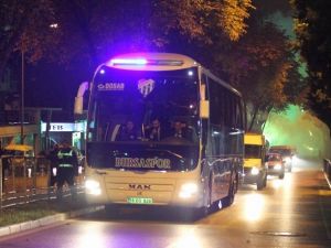 Bursaspor’a Meşaleli Karşılama