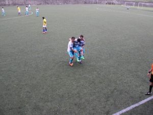 Sakatlanan Futbolcu Sahadan Arkadaşlarının Omuzunda Çıktı