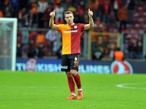Podolskı’den 7 Gollük Katkı