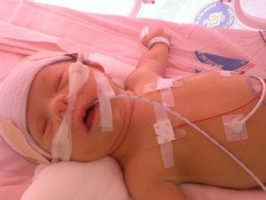 Minik Talha’ya Başbakan Davutoğlu Yardım Elini Uzattı