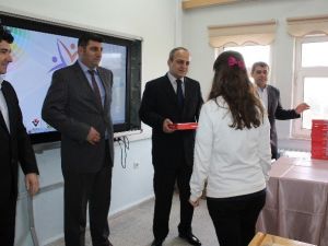 Tosya Anadolu Lisesi Öğrencilerine Tabletleri Dağıtıldı