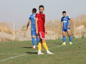 Yeni Malatyaspor’un Genç Futbolcusu Burak Performansıyla Göz Dolduruyor