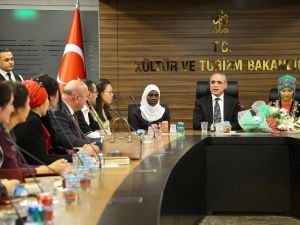 Bakan Topçu, Türk İslam Dünyası Öğrencileriyle Bir Araya Geldi