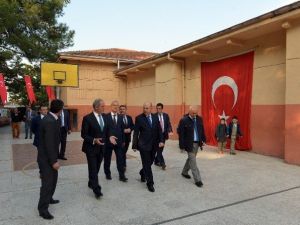 Büyükşehir Eski Okulları Yeniliyor