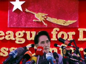 Nobel Barış Ödüllü Suu Kyi Myanmar’da Seçimlerin Galibi Oldu